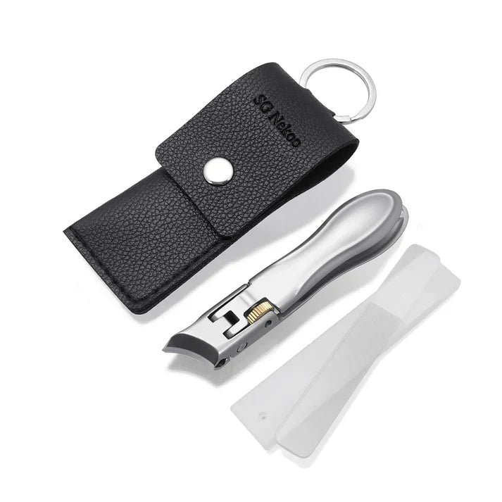 Nail clipper with wide jaw opening