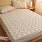 Myra ultra-soft fitted sheet + 2 pillowcases offered.